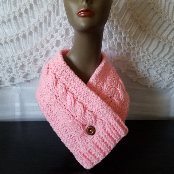 Scarf, Cowl - Picture 1 of 3